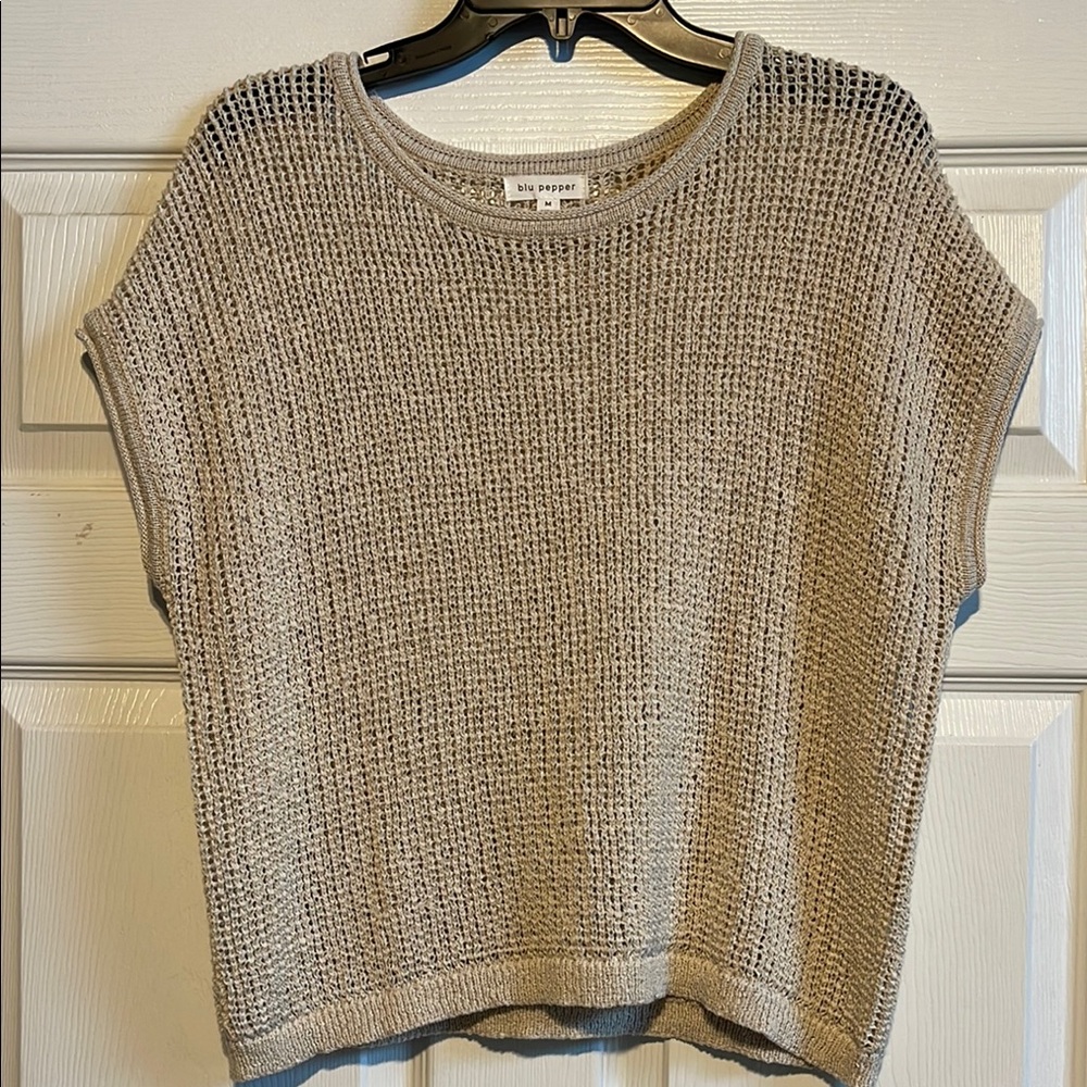 Blu Pepper Neutral Knit Short Sleeve Pullover